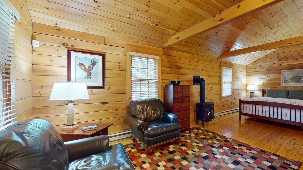 Northport Cabin | Comfortable dog-friendly cabin with fireplace & kitchenette near hiking trails