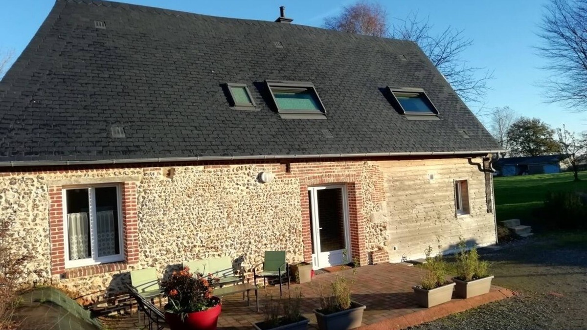 Bosville House | Comfortable farm cottage 10 minutes from the sea