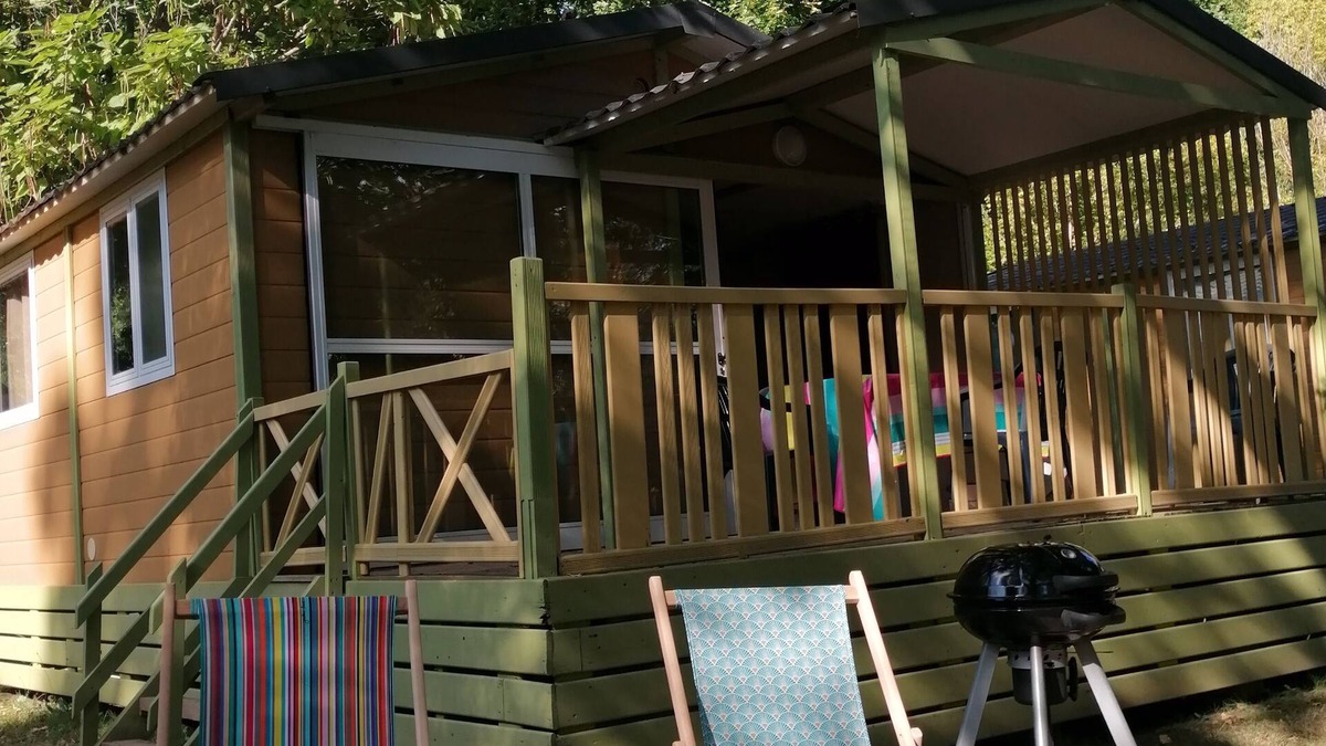 Calviac-en-Perigord Ski Chalet | Comfortable family chalet 10 metres from the Dordogne river