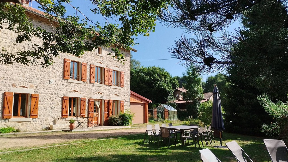Craponne-sur-Arzon Cottage | Comfortable gîte in Auvergne near hiking trails