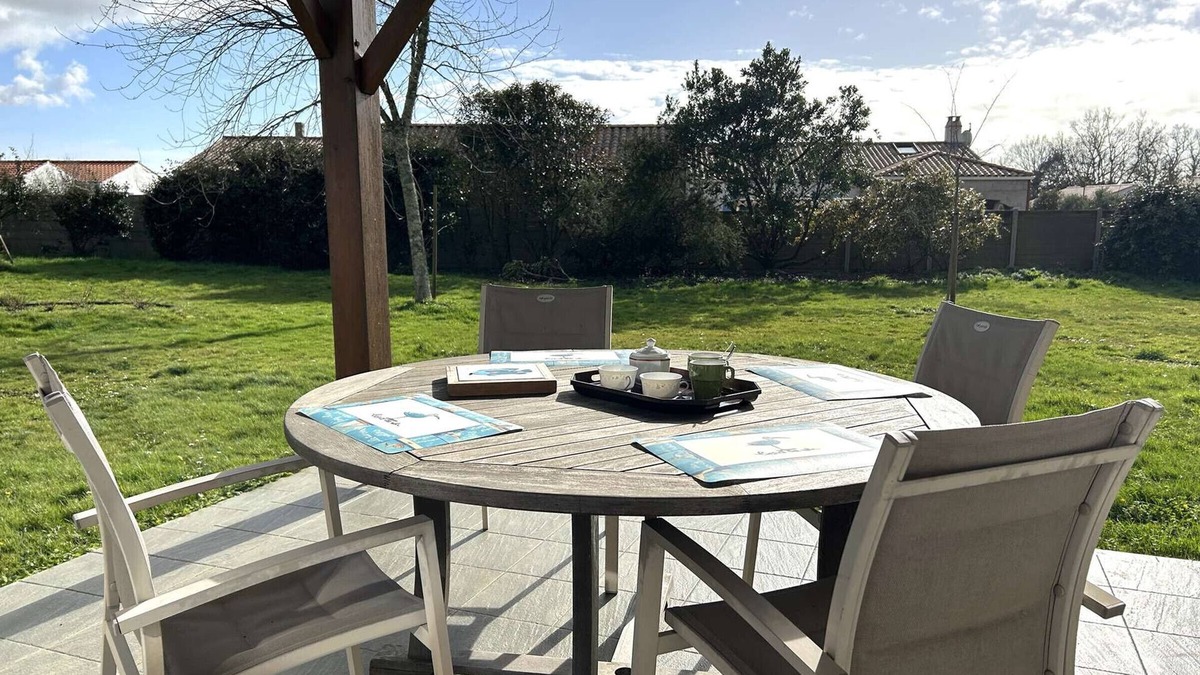 L'Aiguillon-sur-Vie House | Comfortable house, 2 BR, Wi-Fi, terrace, BBQ, 10km from St Gilles beaches