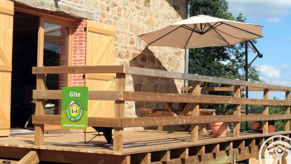 Saint-Romain-d'Urfe Cottage | Comfortable Cottage with Private Terrace - Free Wifi