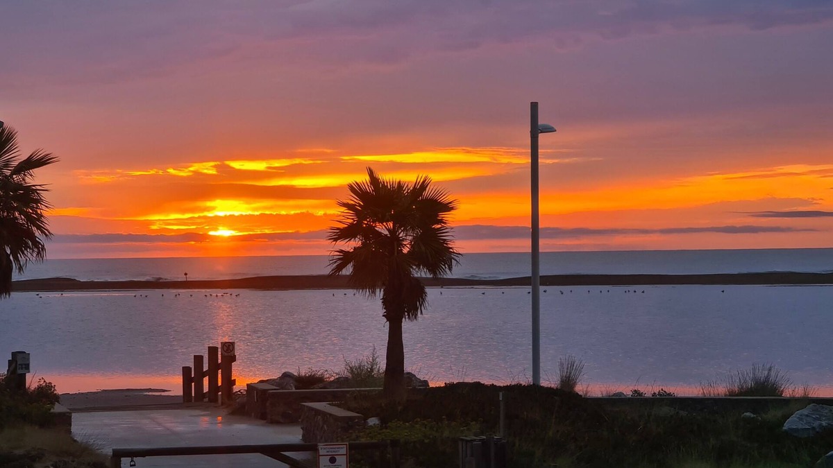 Gruissan Plage Ski Chalet | Comfortable, fully-equipped seafront chalet for summer and winter enjoyment