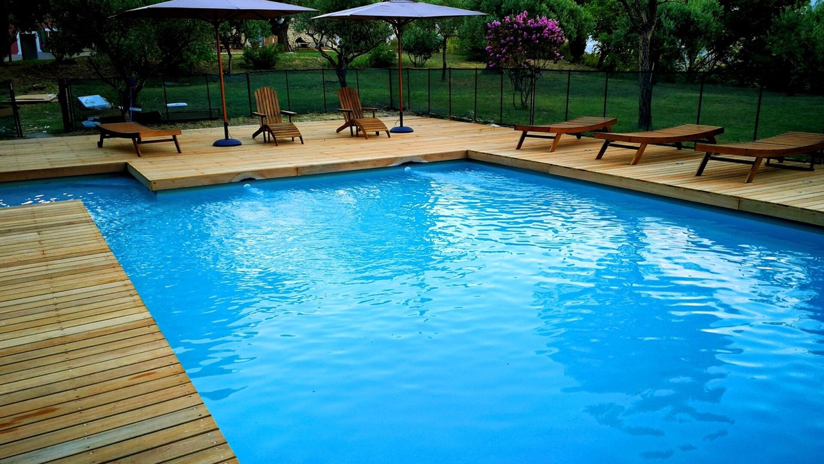 Mormoiron Apartment | Comfortable gite overlooking garden and swimming pool in a beautiful country house