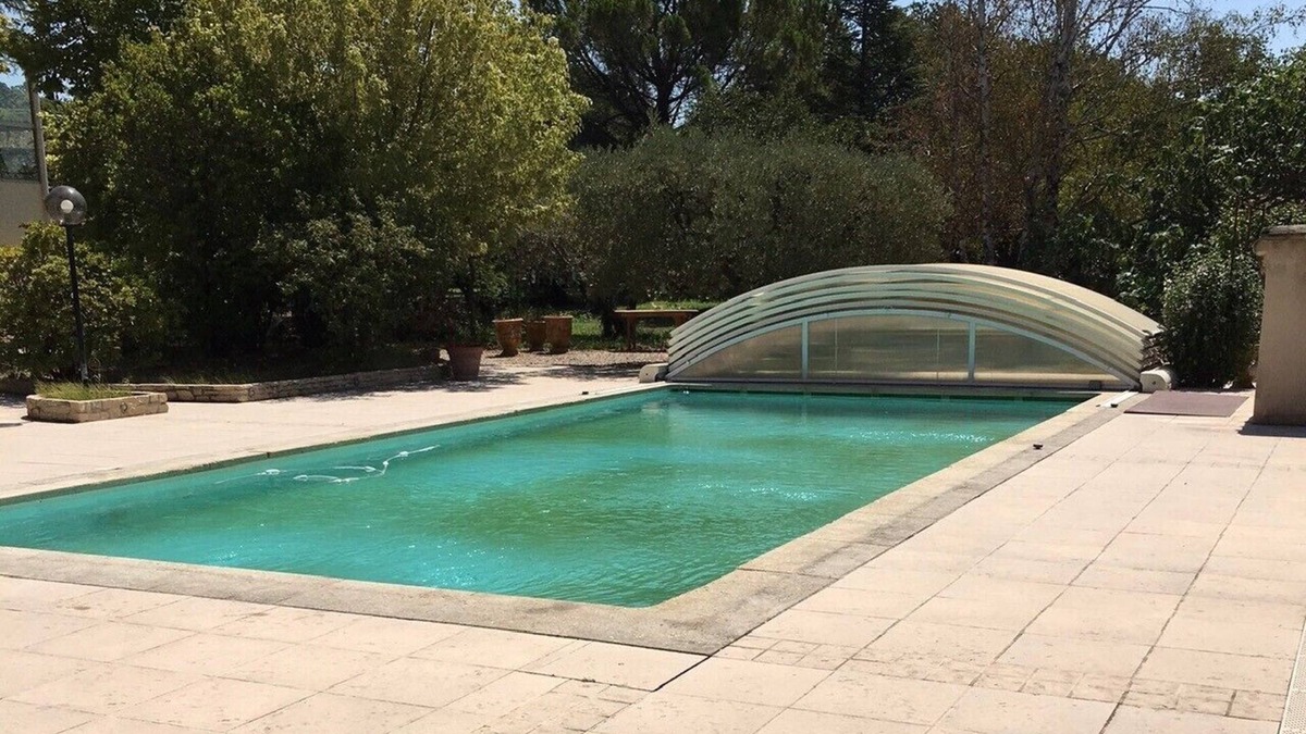 Aubignan House | Comfortable gite, quiet location in wooded grounds, swimming pool, terrace