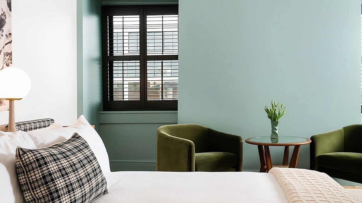 Buckman Neighborhood Apartment | Comfortable Grand King Room: Pet Friendly Stay, Walk to Grand Amari