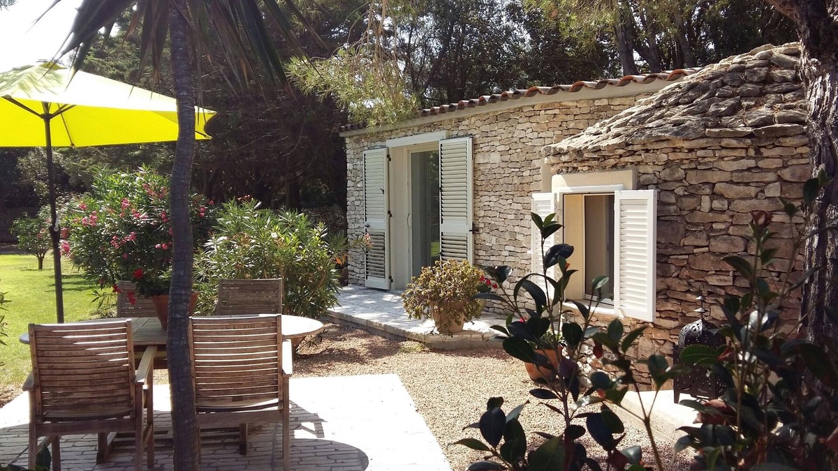 Bonifacio House | Comfortable haven of peace with terrace and garden