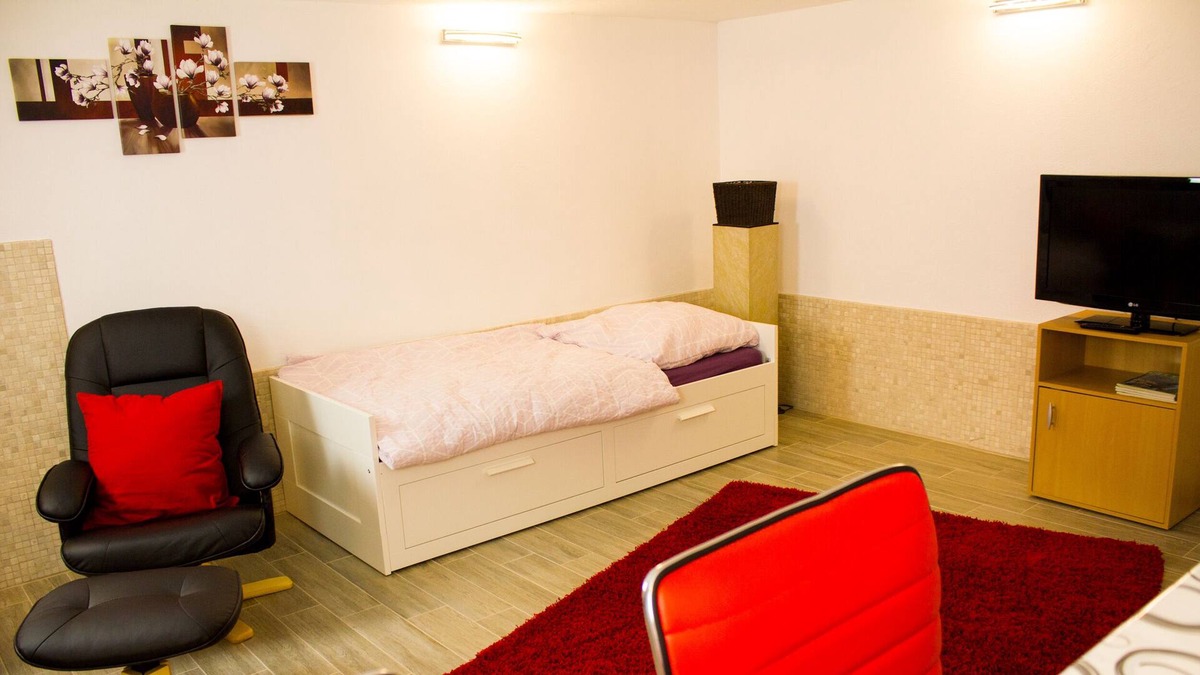 Rath-Heumar Apartment | Comfortable holiday home with sauna in Cologne