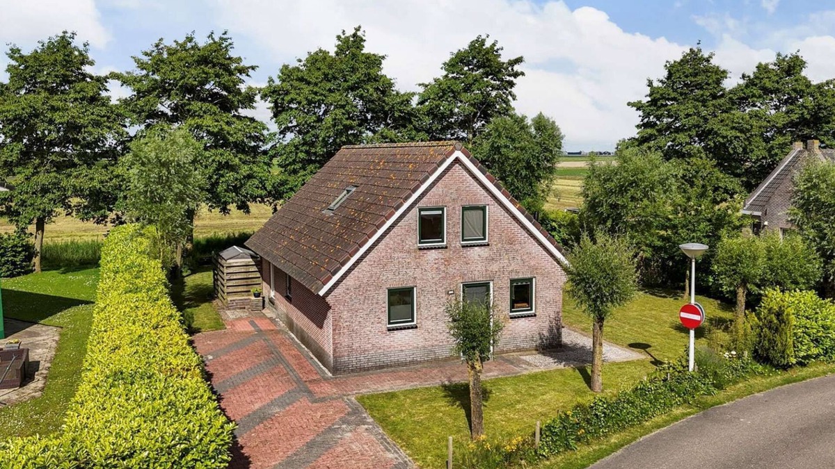 Tzummarum House | Comfortable holiday home with garden, panoramic view and jacuzzi