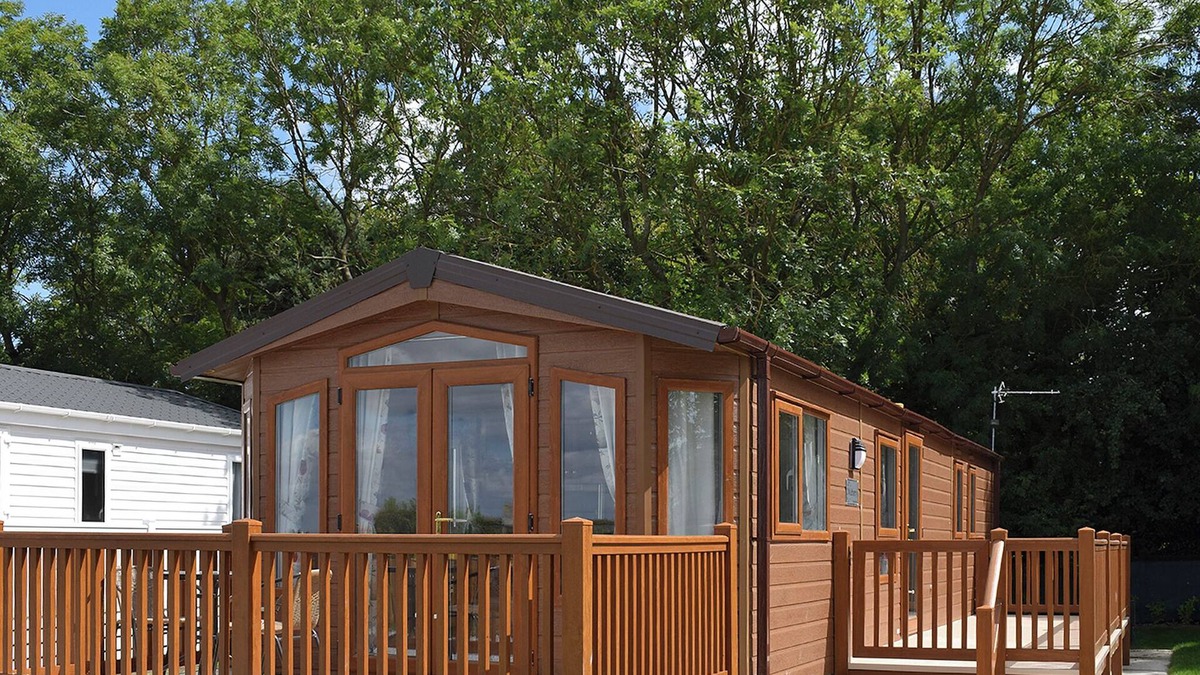 Arnold House | Comfortable holiday home with master double and twin bedrooms.