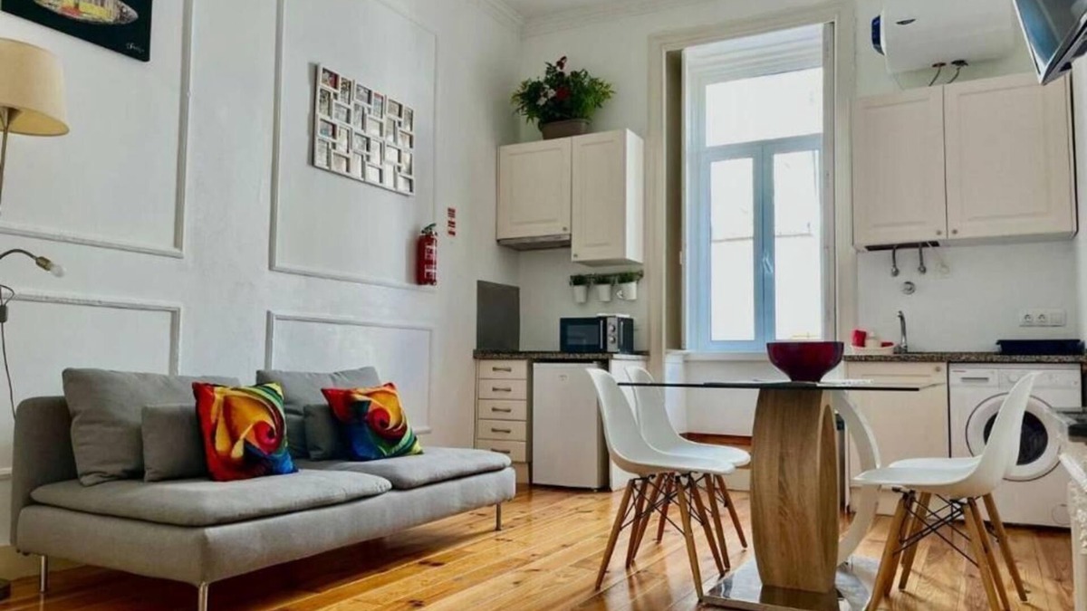 Mouraria Apartment | COMFORTABLE HOLIDAYS ROOM NEAR LISBON CITY CENTER