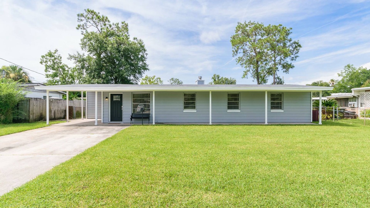 Sandalwood House | Comfortable Home in Great Location