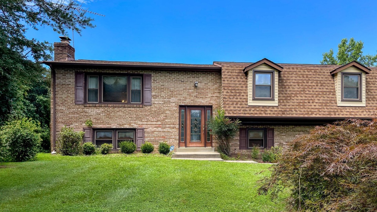 Bennsville House | Comfortable home outside of DC with private pool, balcony, washer/dryer, & AC