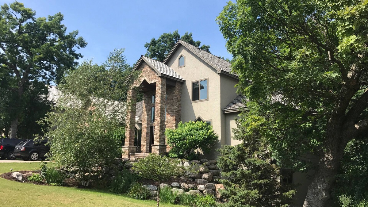 Eden Prairie House | Comfortable Home with Sauna, Hot Tub, Pool Table, Bar, Outdoor Fire Pit!