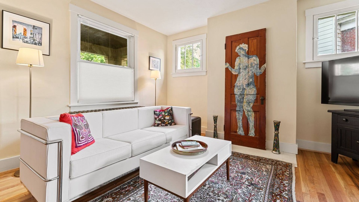 East Liberty House | Comfortable home with an artful flair close to PNC, museums and restaurants.