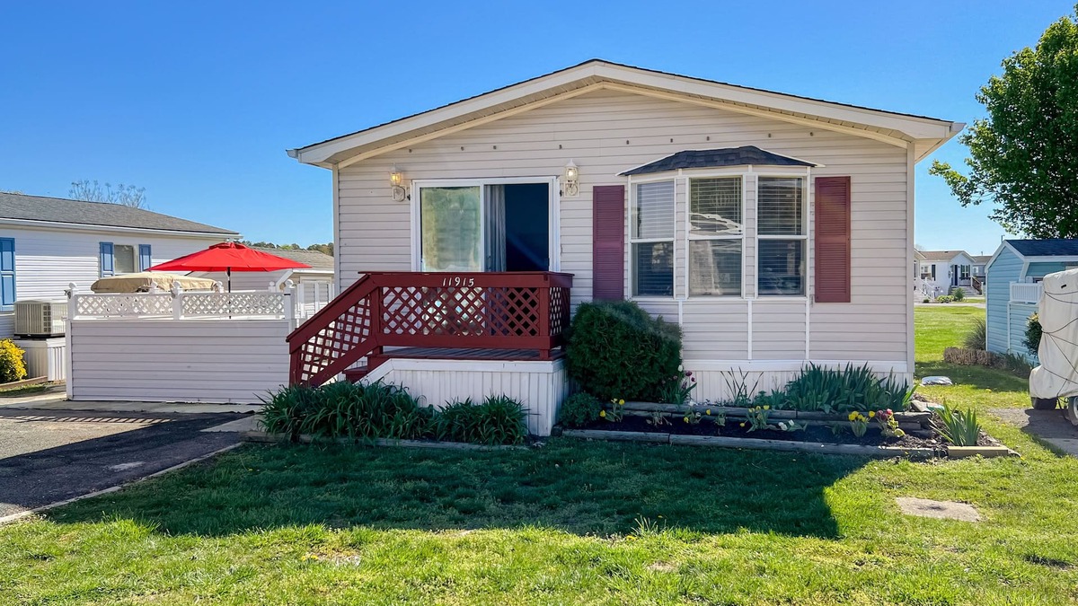 Assateague Pointe House | Comfortable home with tennis court, jetted tub, pool, W/D, patio, & full kitchen