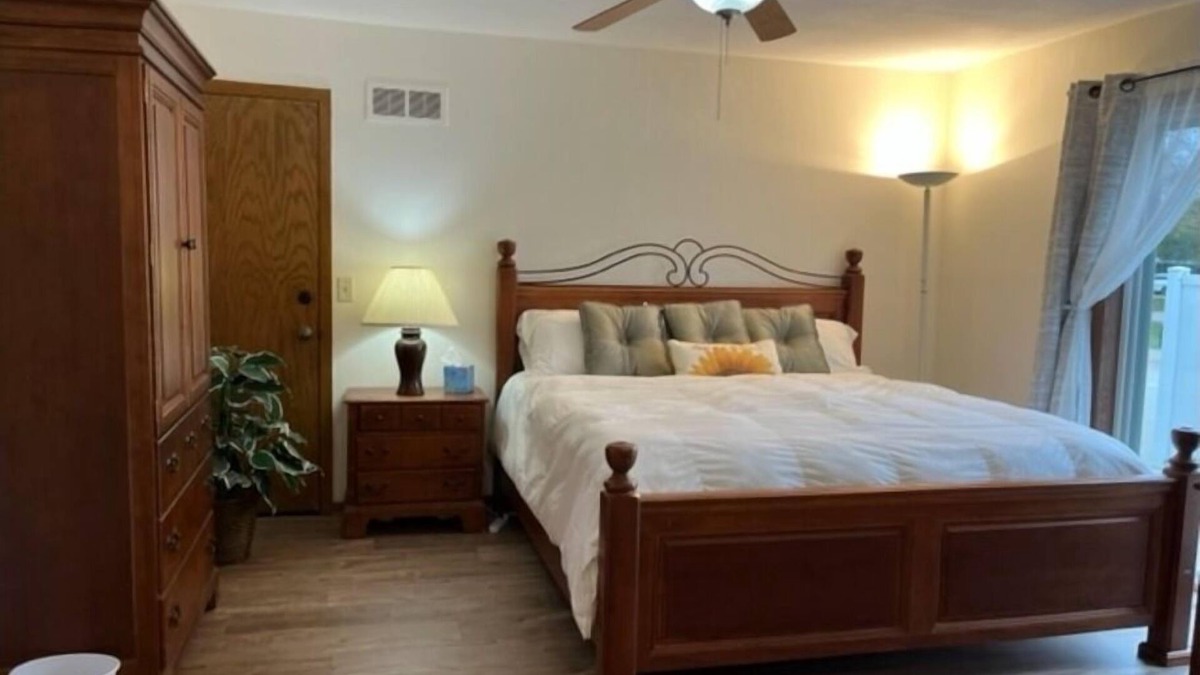 Afton Apartment | Comfortable Homey Private Entrance Suite with King Bed and Coffee/Work area.