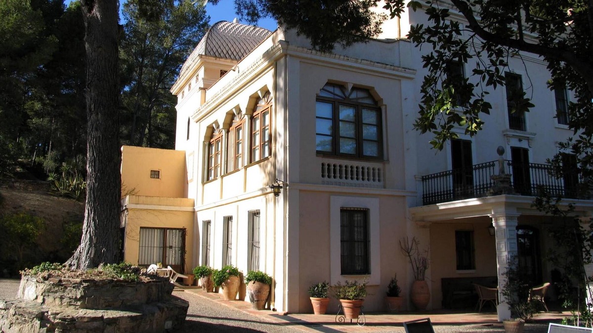 Valls Cottage | Comfortable house, garden of 24,200 m2. Private pool, barbecue. Wifi