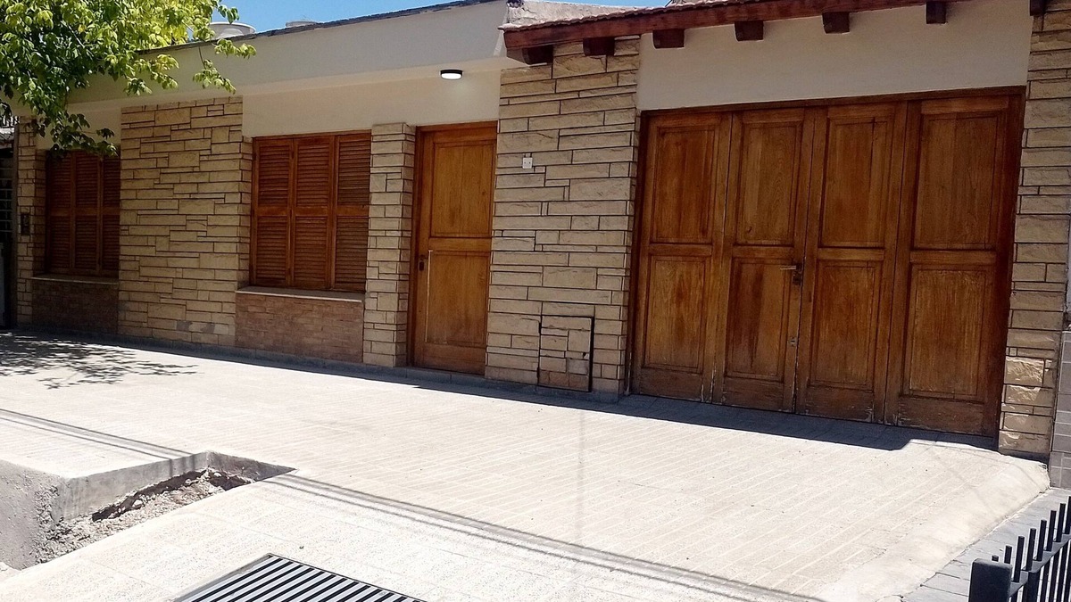 Las Heras House | Comfortable house with good location