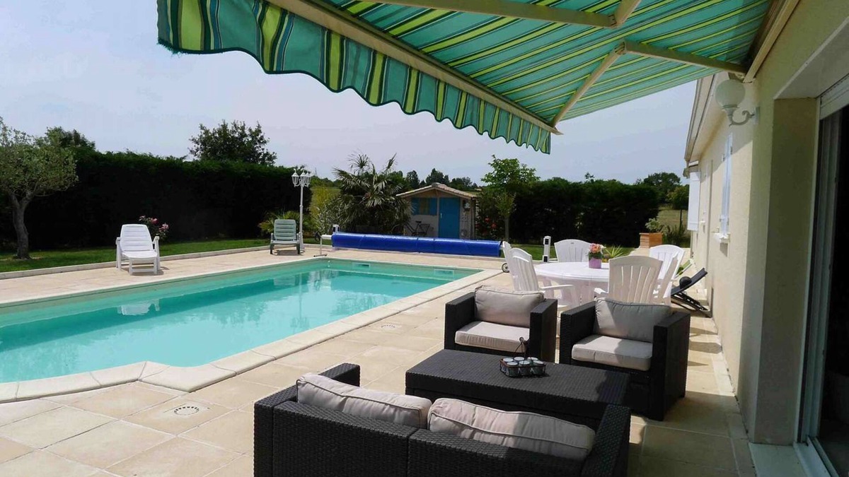 Thaims House | COMFORTABLE HOUSE with private pool and large landscaped garden