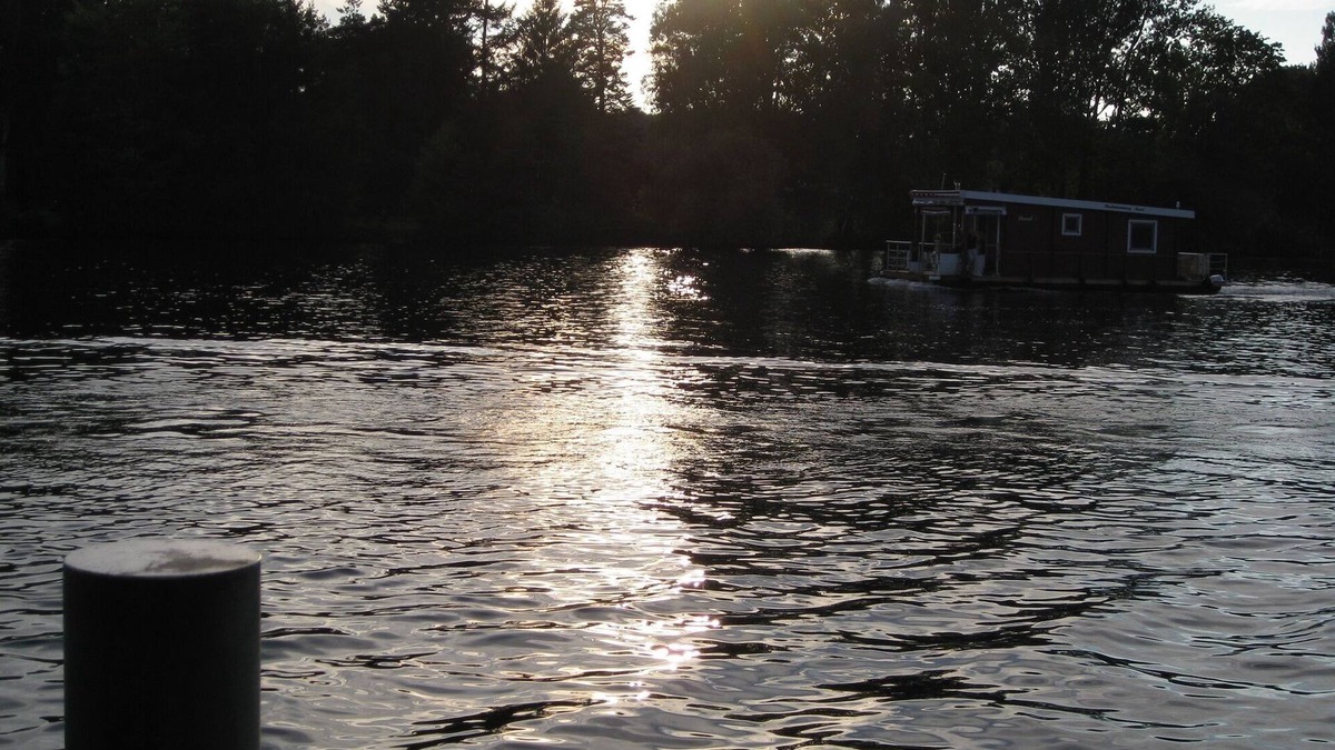 Haselhorst Boat Rental | Comfortable houseboat in Berlin and Brandenburg! With and without a driver's license !