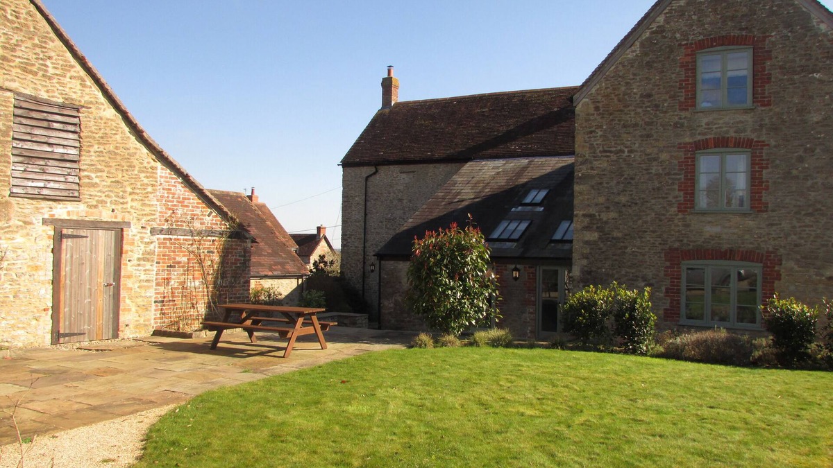 South Cheriton Other | Comfortable large farmhouse perfect for family country holidays