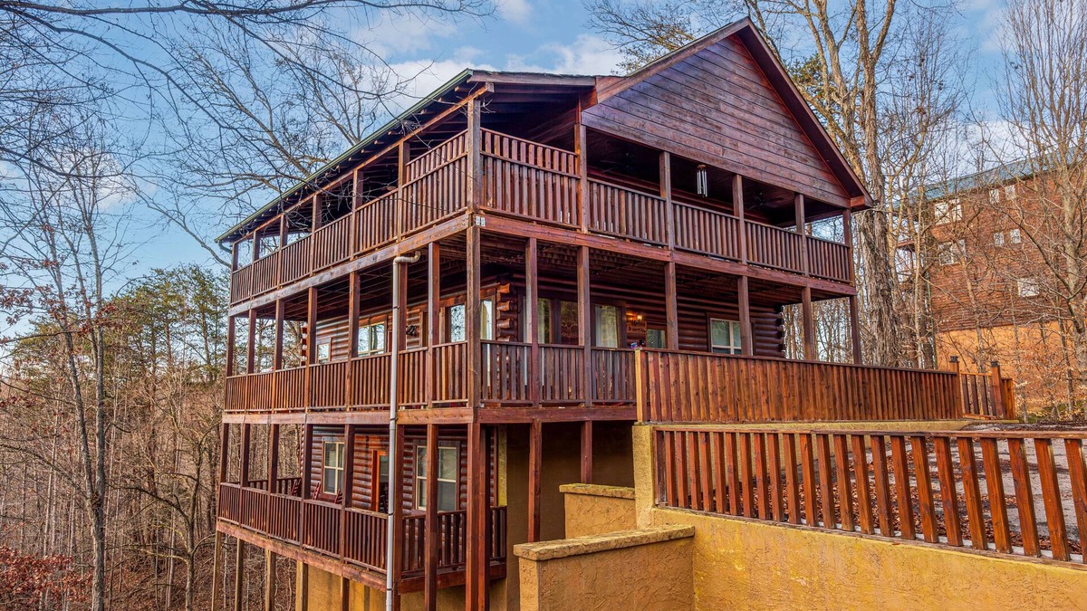 Sevierville Cabin | Comfortable Large Group Accommodations