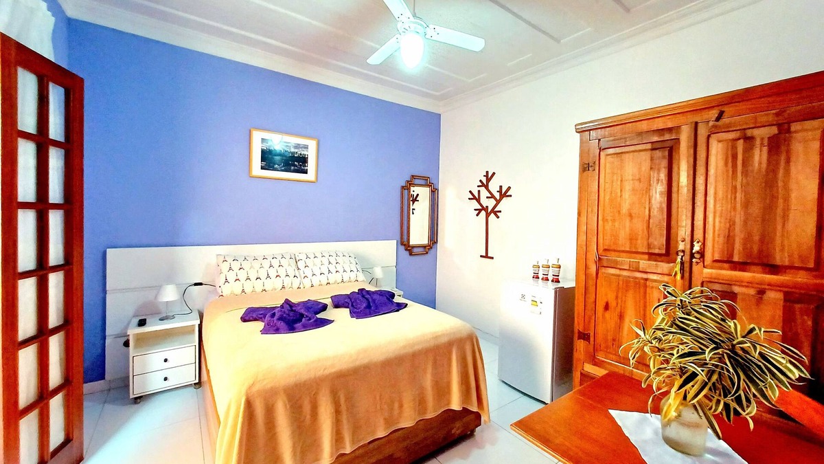 Pontal Apartment | Comfortable Lilac Suite with AC, TV, Wi-Fi 300m from Paraty Historic Center