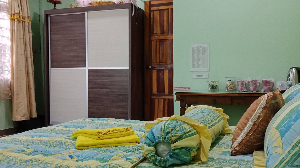 Kampung Lintang House | Comfortable Living For a family of 10 and below