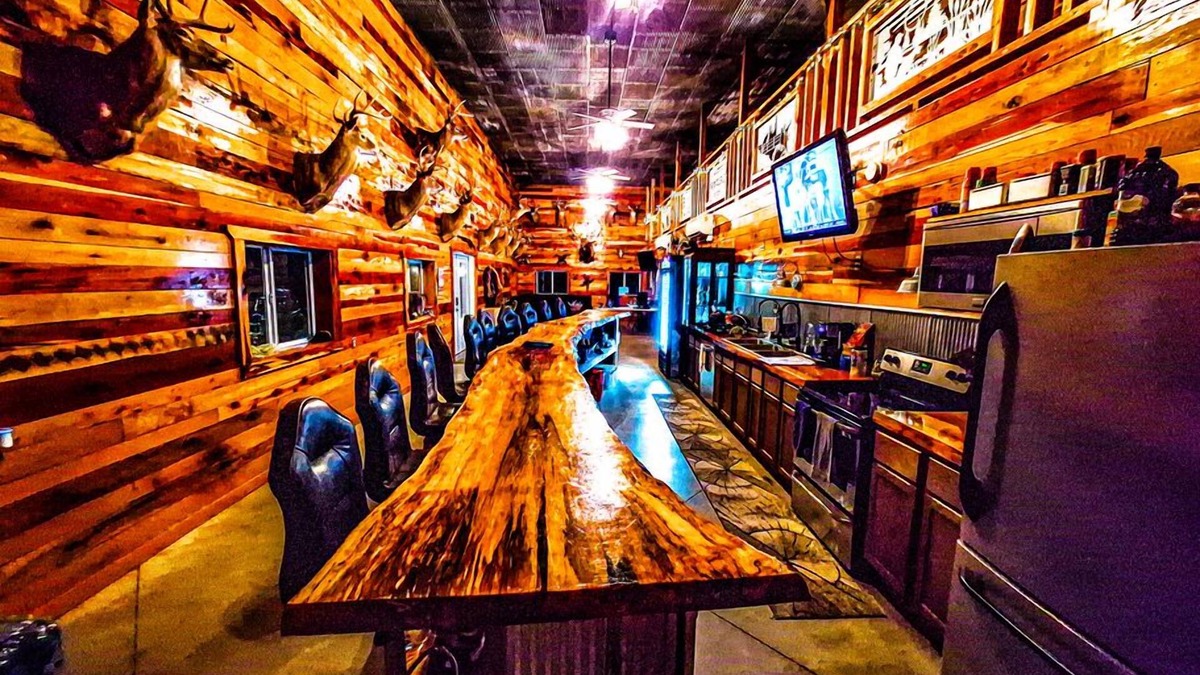 Belle Prairie City Cabin | Comfortable lodging with full bar. Kids stay free!