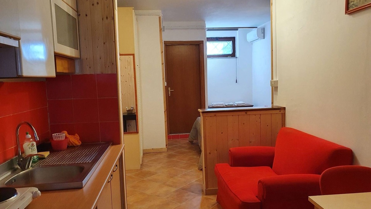 Lake Bracciano Apartment | Comfortable mini-apartment surrounded by the greenery of a large garden.