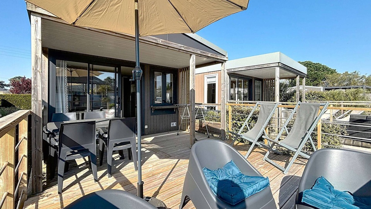 Jullouville-les-Pins House | Comfortable Mobile Home, 4 Guests, 200m from Beach, Heated Pool & Fitness Room