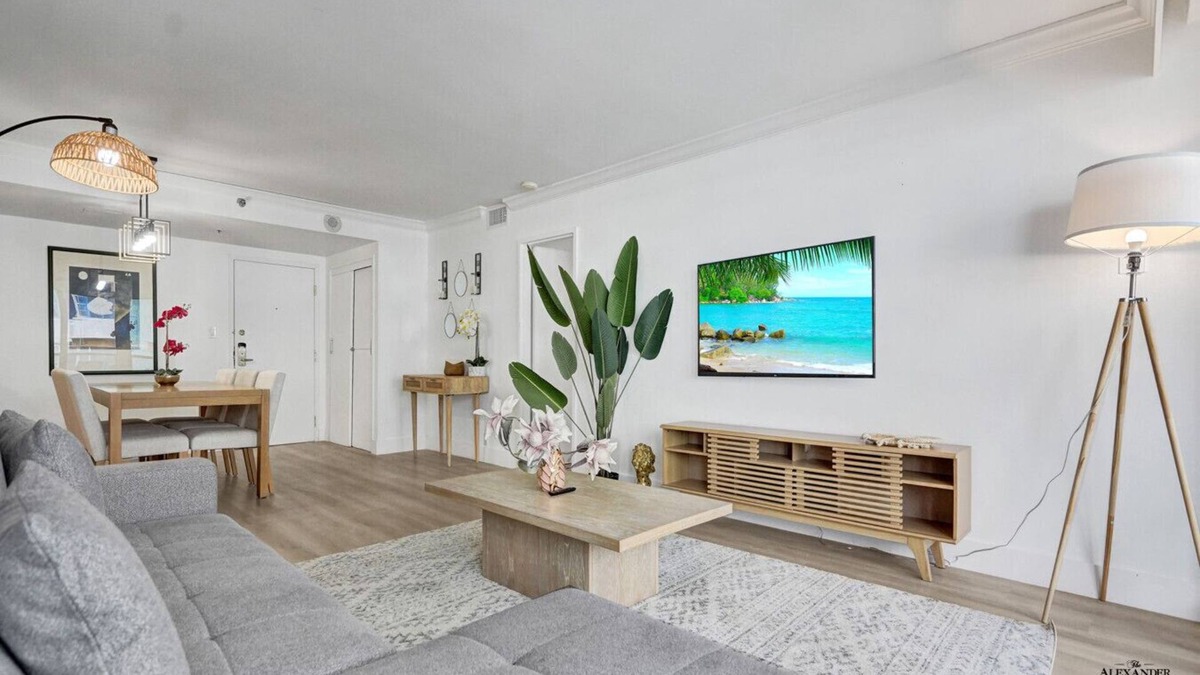 La Gorce Apartment | Comfortable Ocean View Condo/Beach Service/1214