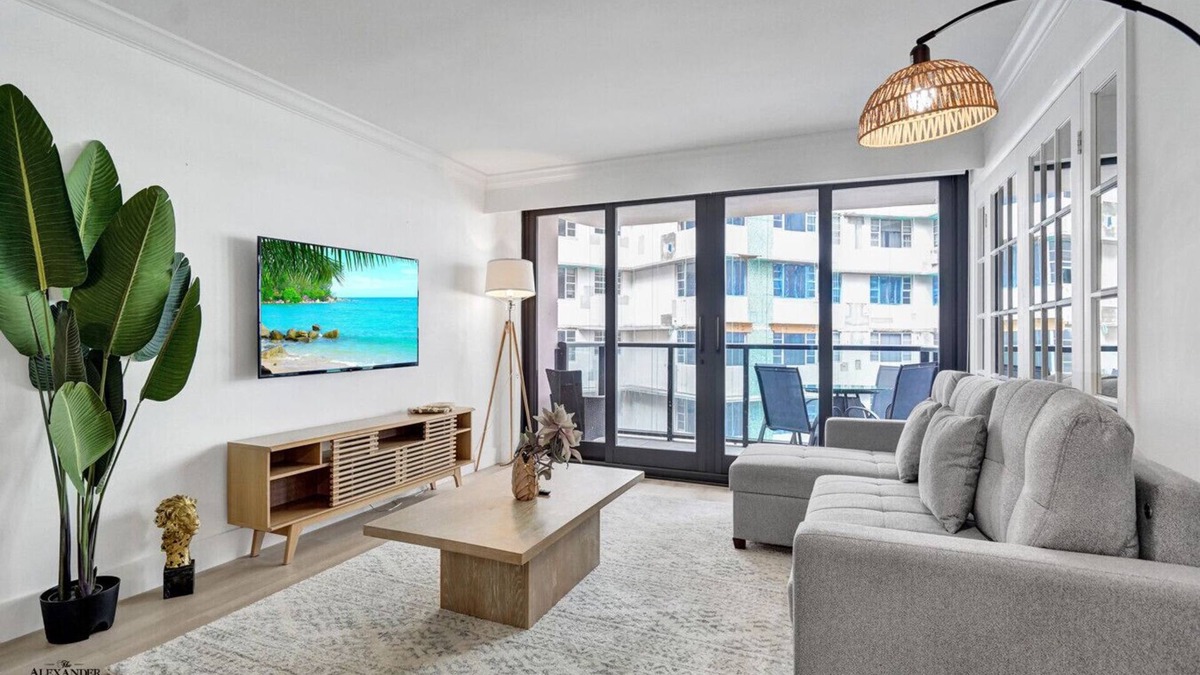 Mid Beach Apartment | Comfortable Ocean View Condo/Beach Service/1214