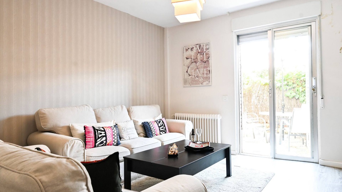 Alameda de Osuna Apartment | Comfortable one bedroom apartment