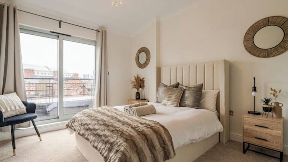 Birmingham City Centre Apartment | Comfortable penthouse in the center - Free parking and balcony