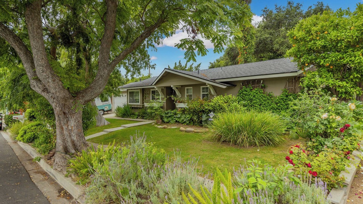 Ojai House | Comfortable, pet-friendly 2-bedroom plus office home in gorgeous Ojai. 30+days.