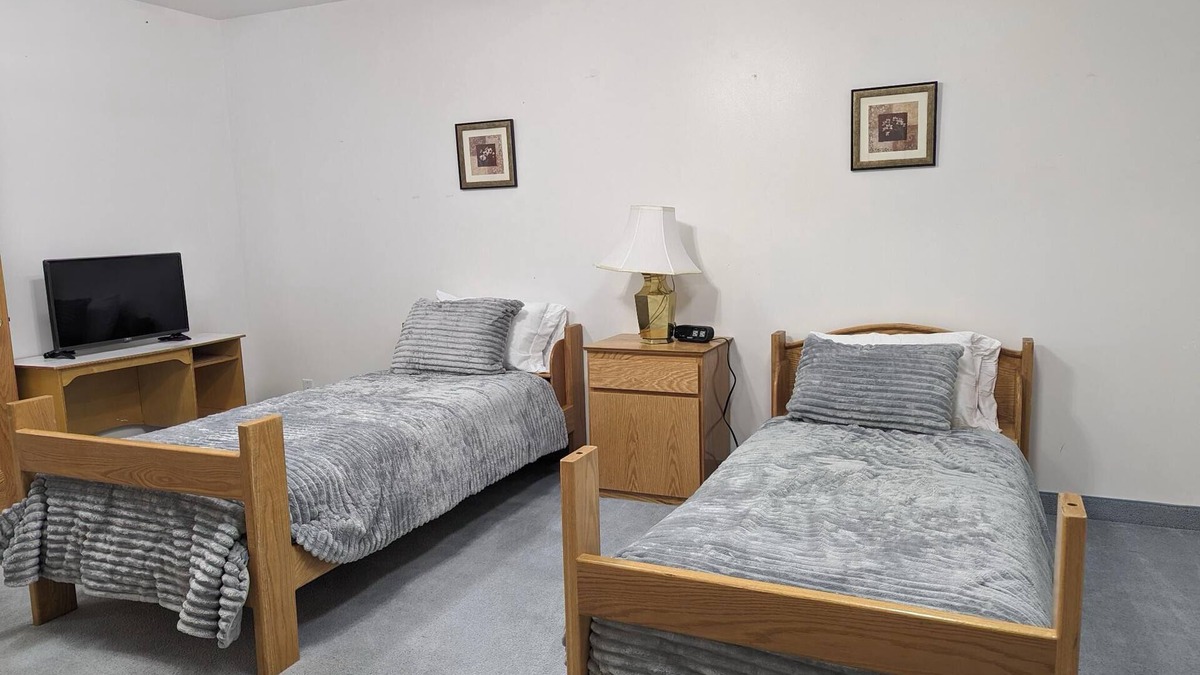 Hot Springs Cabin | Comfortable Room For Two - Room 115