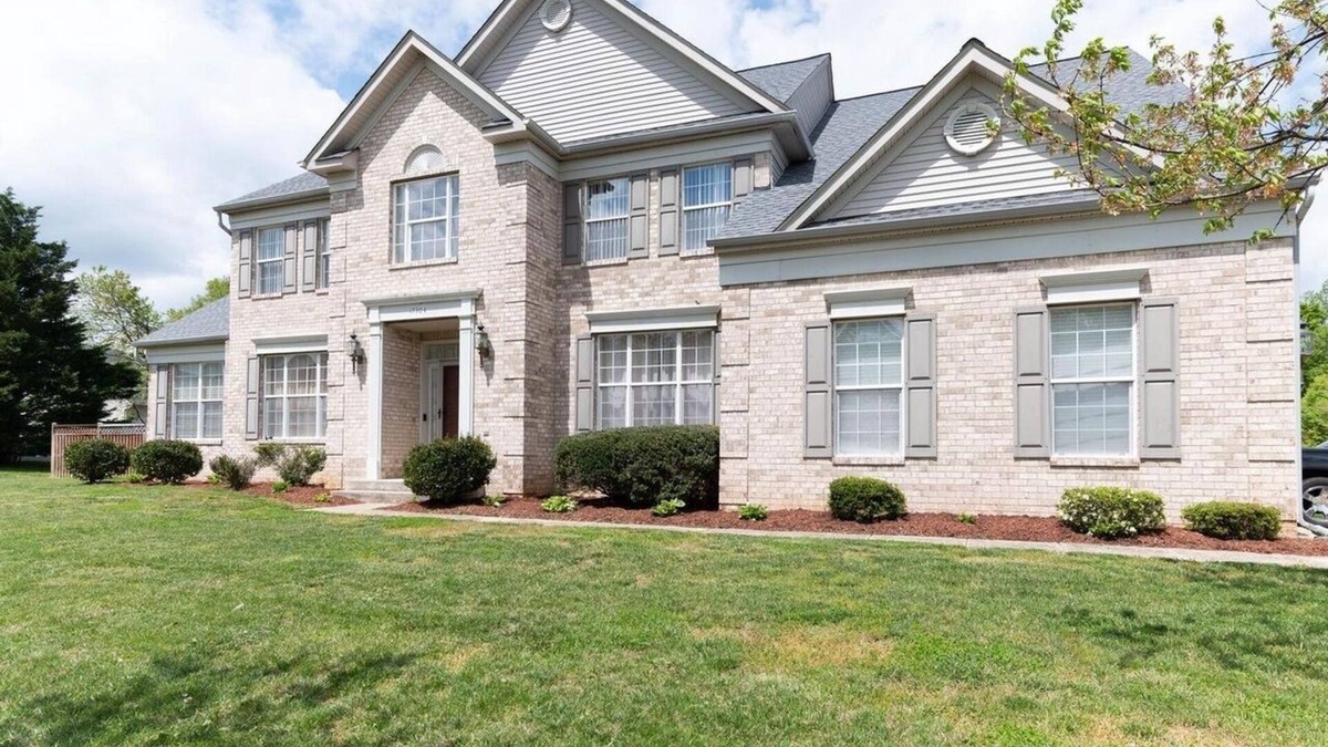 Bowie House | Comfortable Room in a basement in Bowie near Toyota, Baysox Stadium & More.