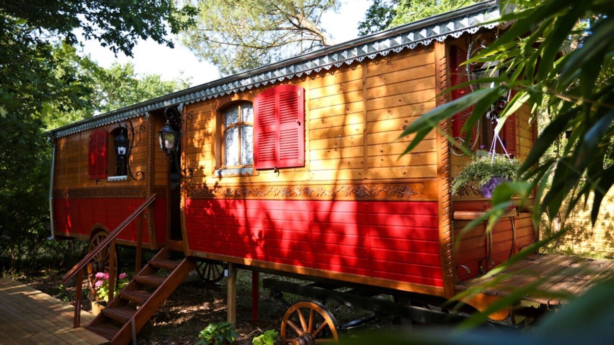 Leognan Cottage | Comfortable self-catering caravan