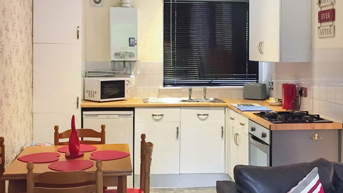 Kinclaven Ski Chalet | Comfortable semi-detached lodge with one double and one twin.
