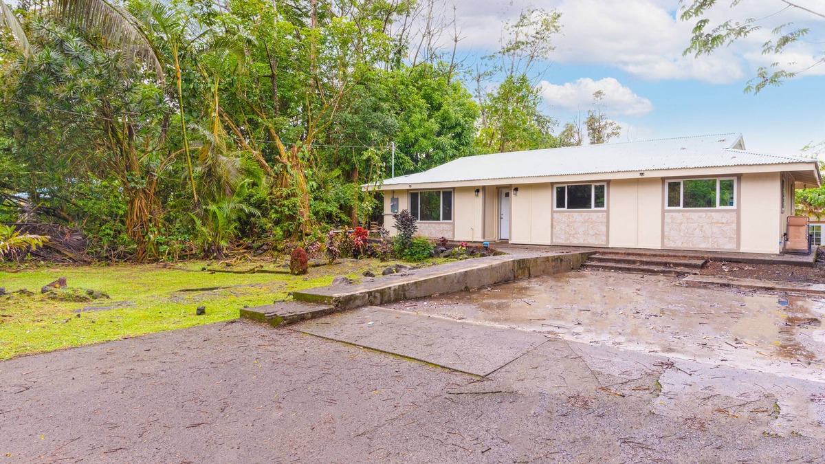 Kapoho House | Comfortable, single-level retreat with fast WiFi & washer/dryer - dog-friendly