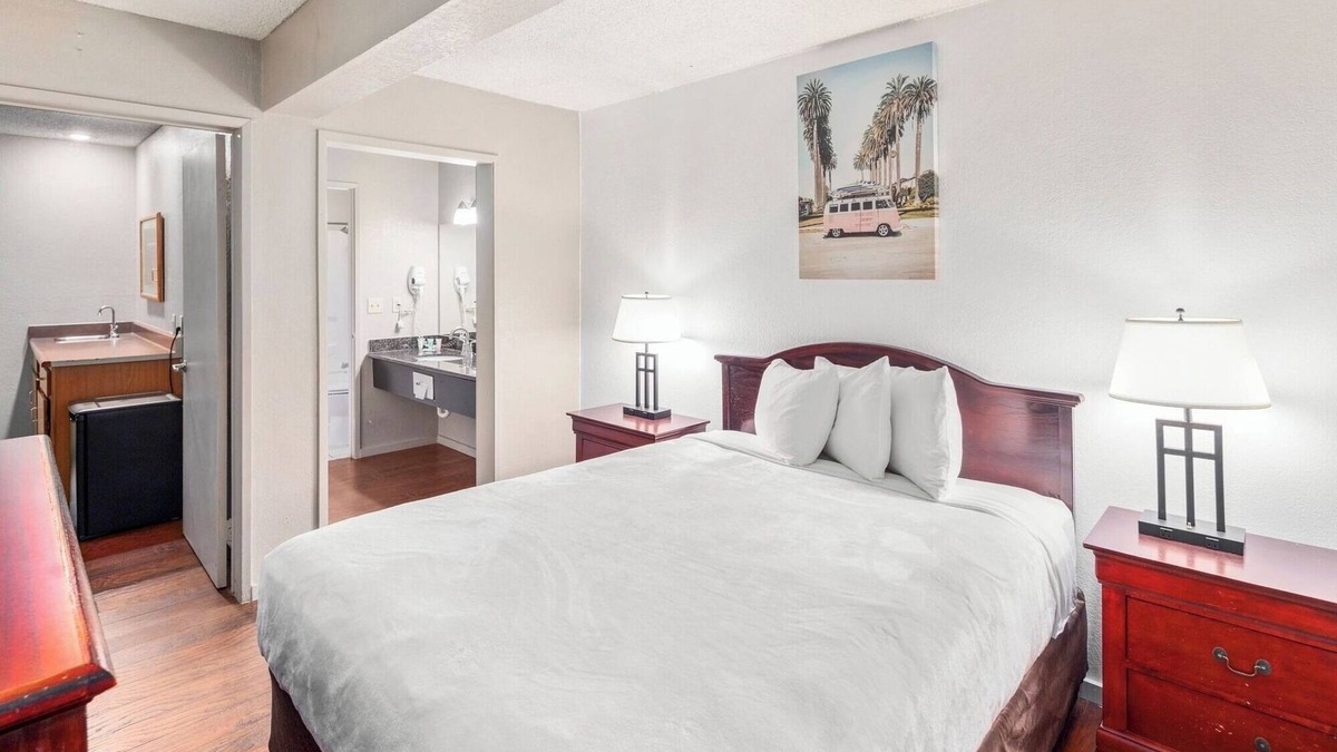 Renton Hotel | Comfortable Space for Travelers Exploring Pike Place Market & More