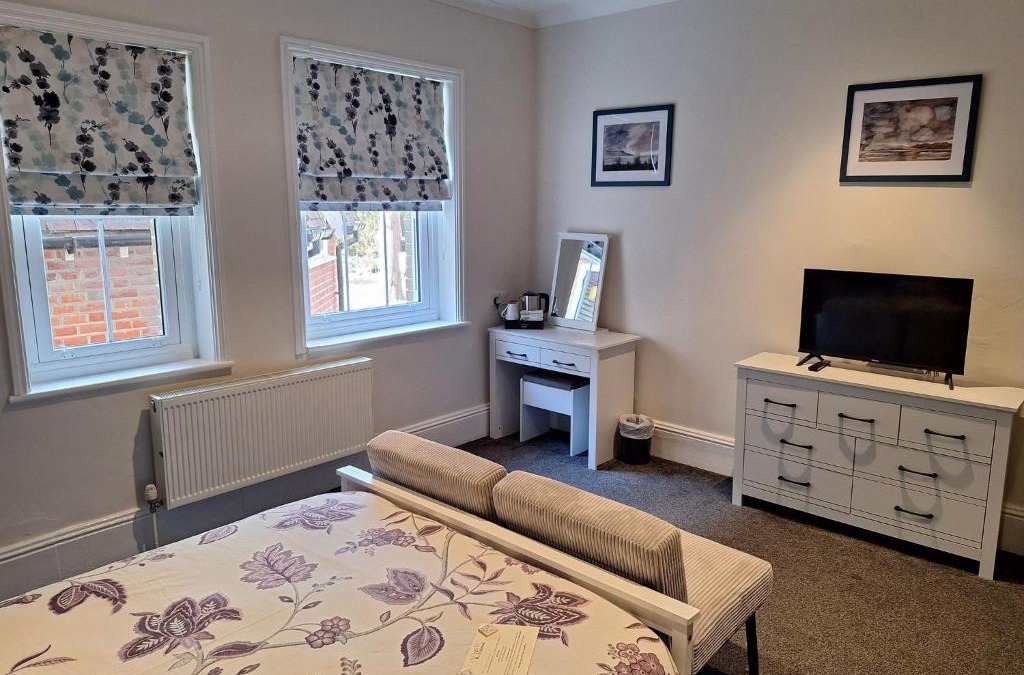 Cranleigh House | Comfortable Spacious Double Ensuite Room