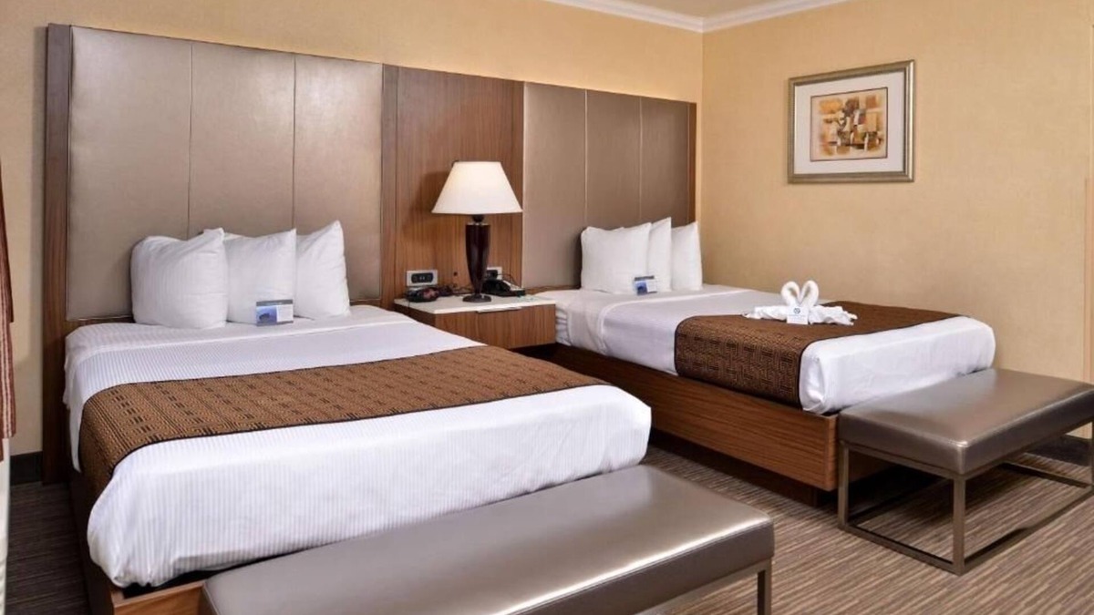Hollywood Hotel | Comfortable Spot for Hollywood Experiences & Iconic LA Excursions