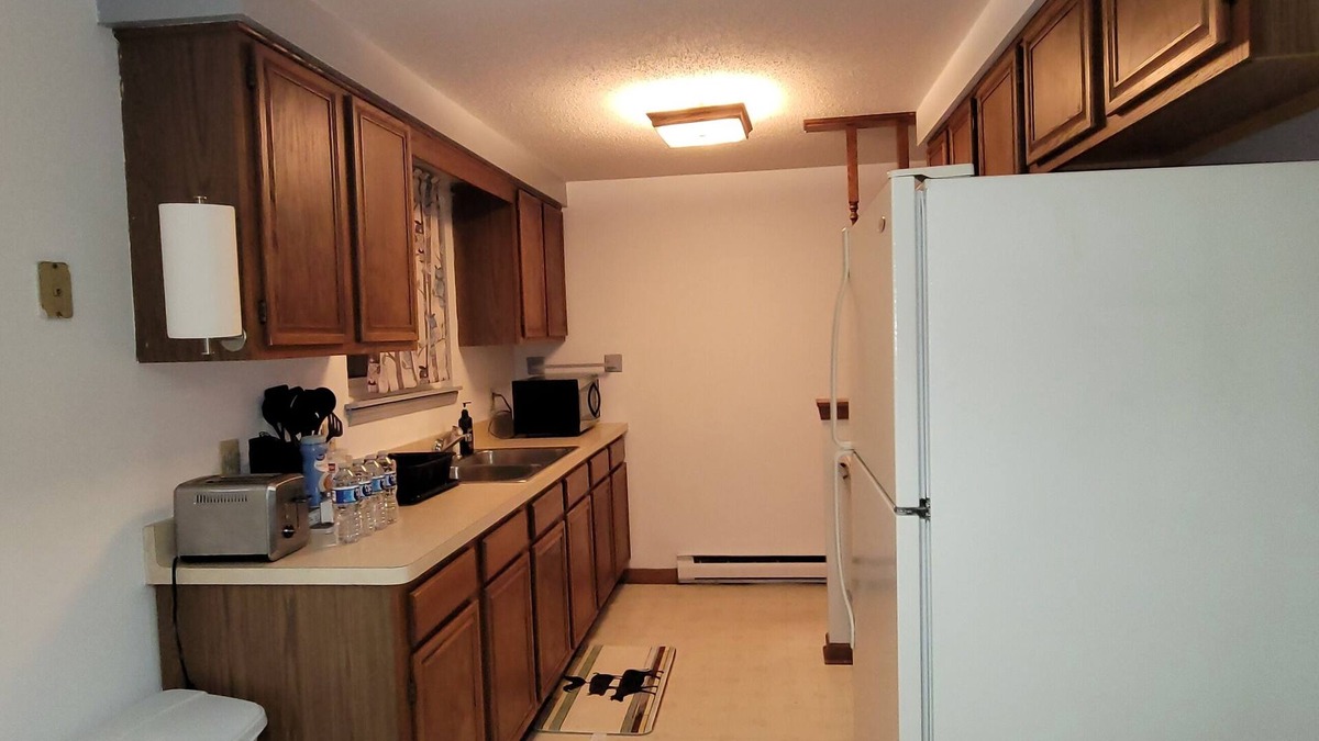 Niagara Falls House | Comfortable Stay Near Niagara Falls, Airport & Shopping Outlets