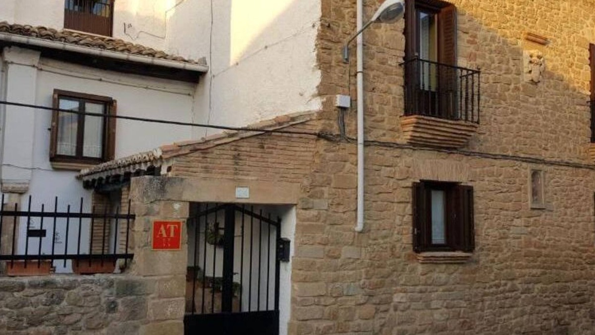 Artajona House | Comfortable stone house, near Pamplona and 100 m from the medieval enclosure