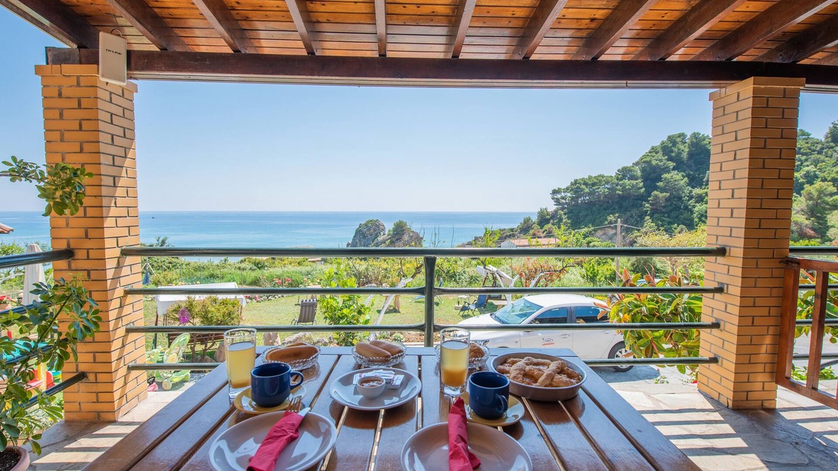 Pelekas Apartment | comfortable studio apartment, pelekas beach, 40 meters from the beach, rainbow