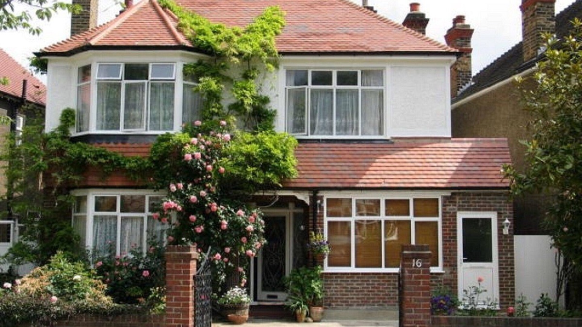West Hill Apartment | Comfortable studio near transport/tube on a quiet road.