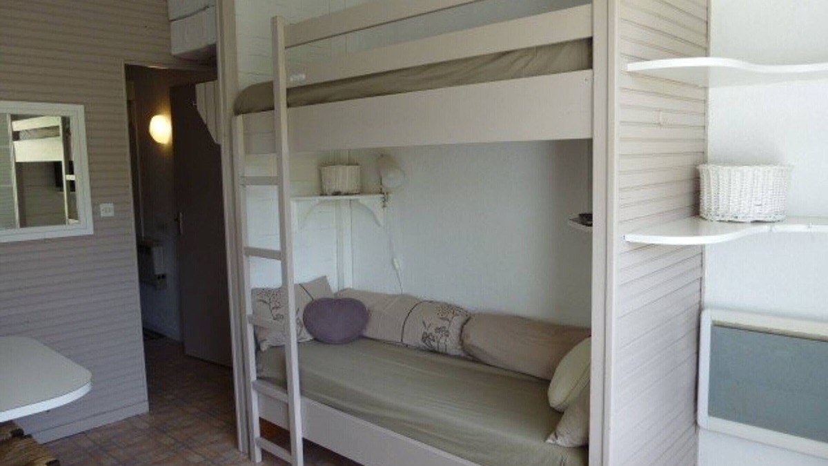 Arette Apartment | Comfortable studio with balcony and ski locker, 4/6 people, at the foot of the slopes